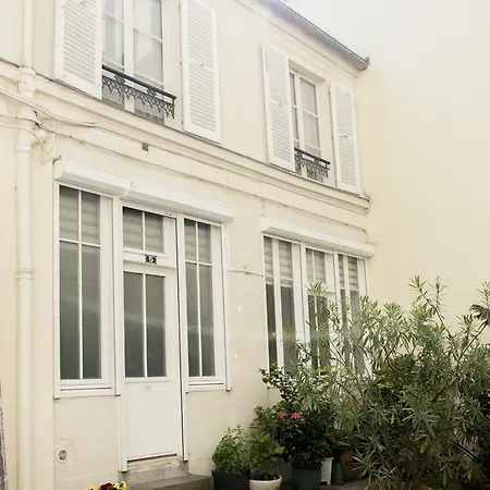 Veeve - Character Near Jardin Du Luxemberg * Paris